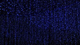 同类型高分悬疑犯罪片推荐，夜晚城市霓虹灯光下的追逐场景，紧张刺激